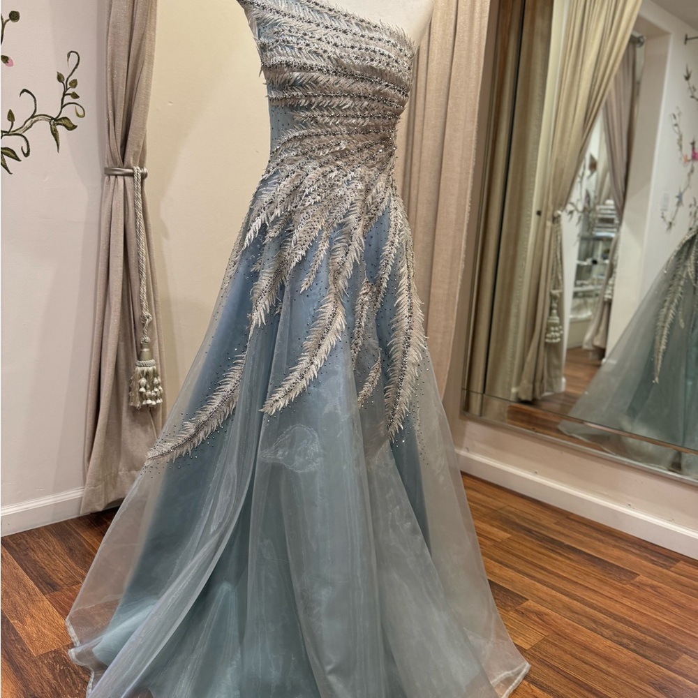 Elegant Blue Evening Gown